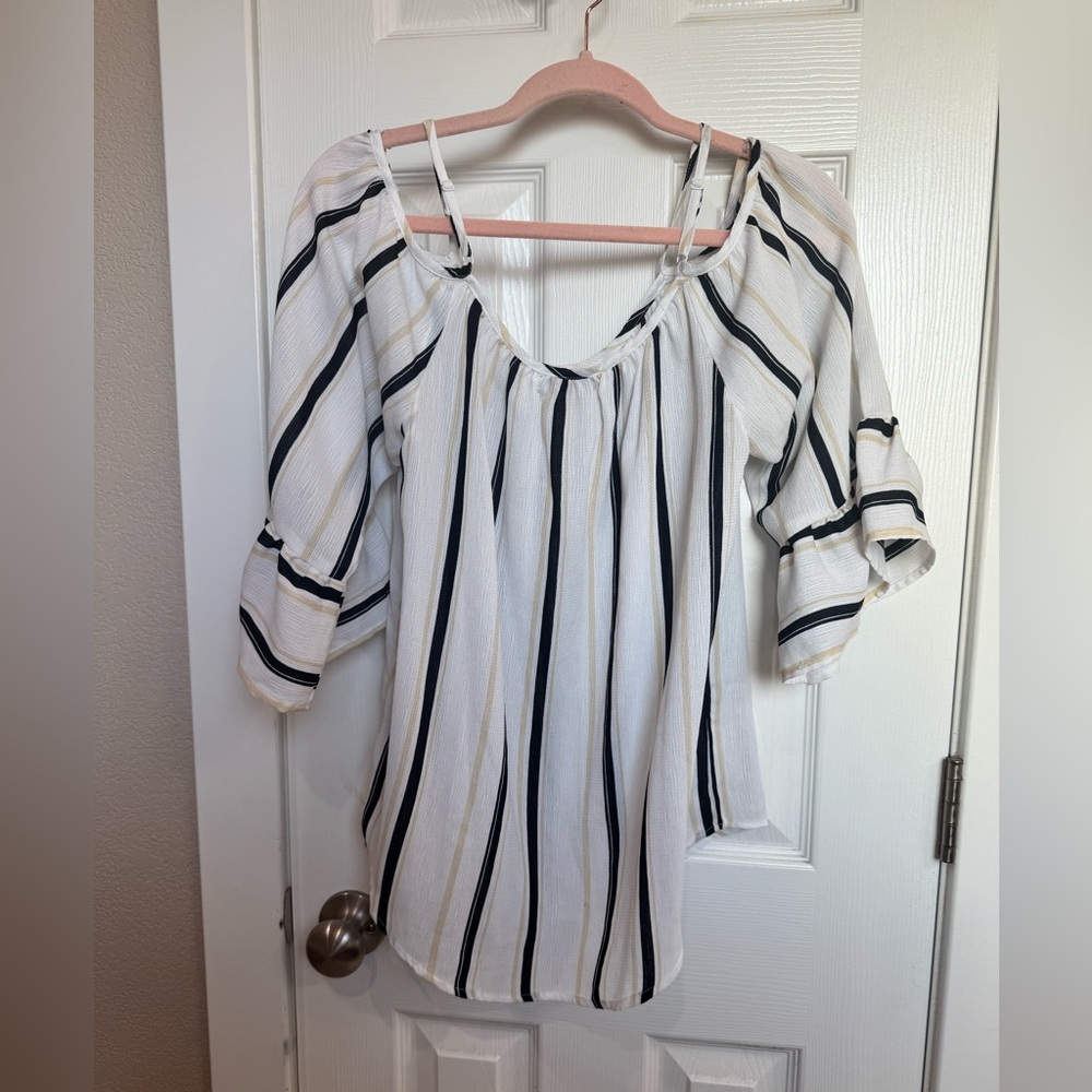 POLOGRAM cold shoulder top - Picture 2 of 6